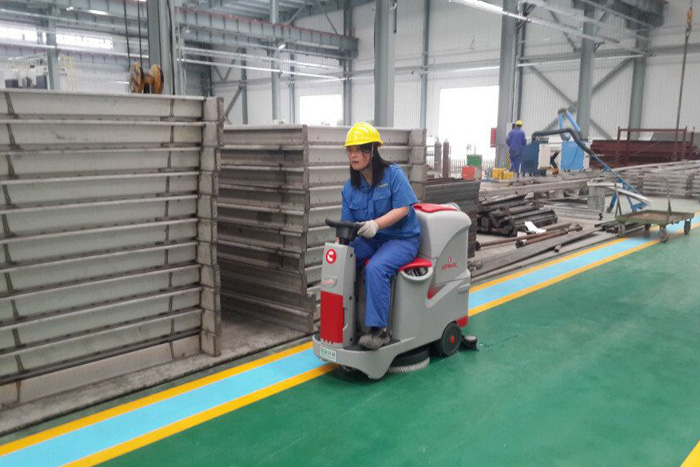 電動(dòng)洗地機(jī)